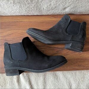 Blondo Black Suede Waterproof Small Heel Chelsea Boots Booties Women’s Size 9